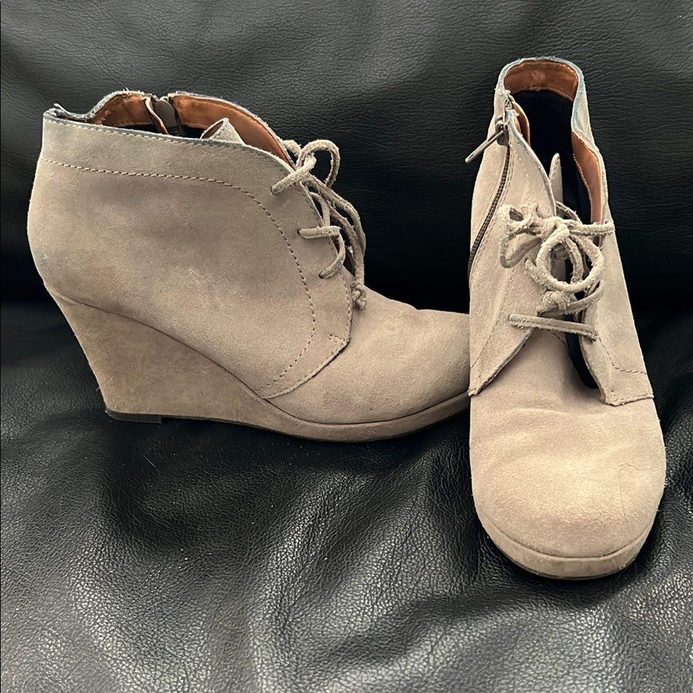 Women's Suede Wedge Ankle Boots - Gray